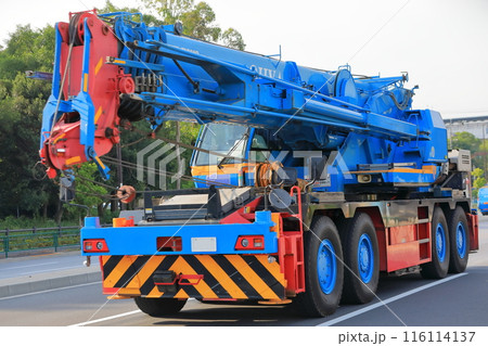 ラフテレーンクレーン(自走式クレーン) ラフテレーンクレーン(自走式クレーン) 116114137