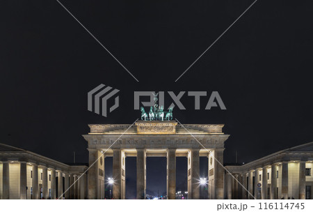 Night view of famous Brandenburger Tor (Brandenburg Gate). 116114745