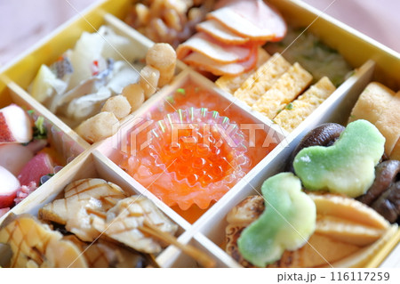 お正月のおせち料理 116117259