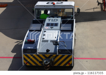 飛行機のトーイング 飛行機のトーイング 116117335