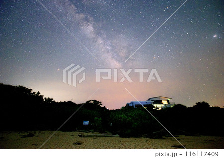 沖縄の星空／沖縄　西表島　星砂の浜 116117409