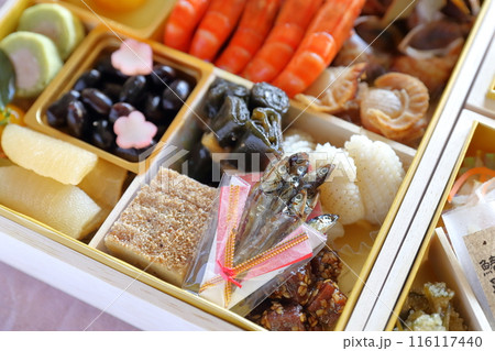 お正月のおせち料理 116117440
