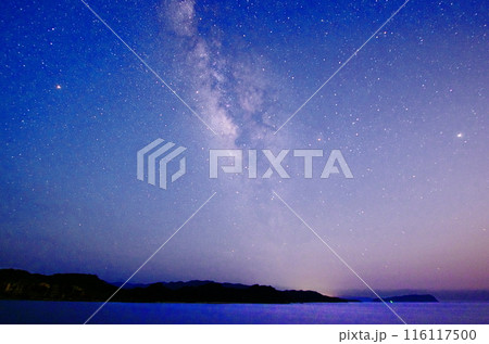 沖縄の満天の星空 116117500