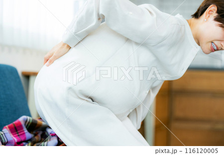 腰が痛い妊婦 116120005