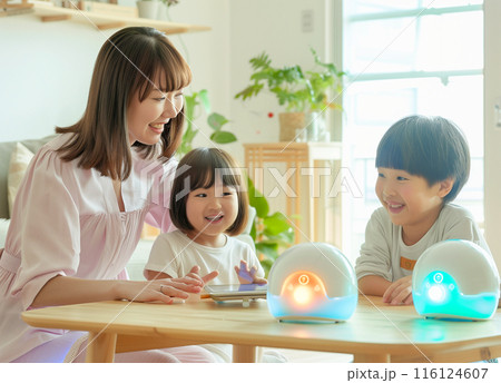 ロボットで遊んで学ぶ小学生と講師_3 116124607