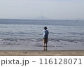 海で釣りをする人 116128071