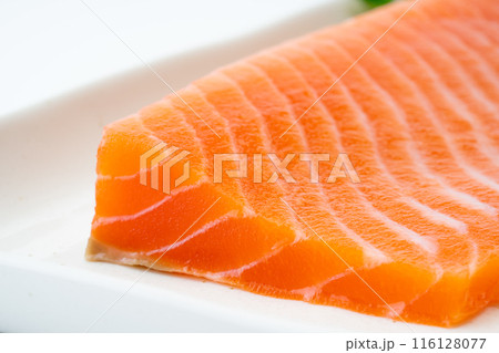 サーモンの柵のクローズアップ サーモンの柵のクローズアップ 116128077