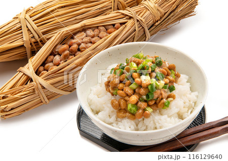 日本の伝統和食、納豆ごはん 116129640