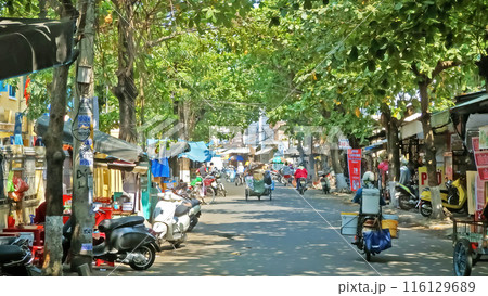 ベトナム・ホイアンの朝の風景 116129689