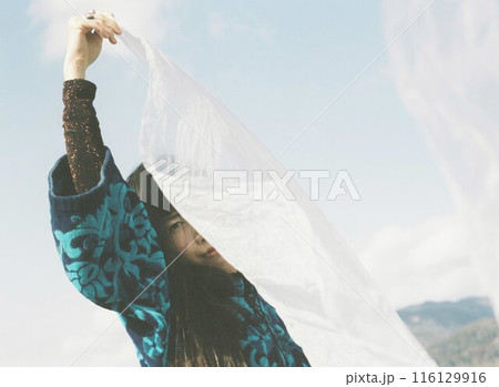 ウェディングドレスを着た女性 116129916