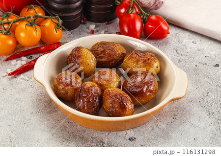 Baked baby potato in the bowl 116131298