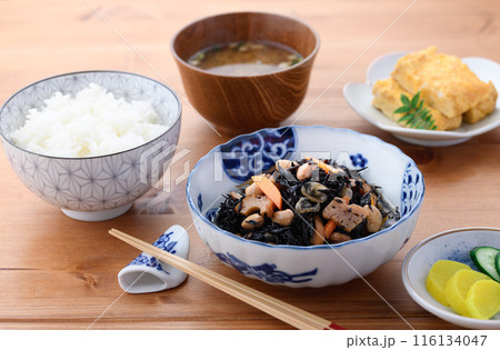 ひじきの煮物 和食の朝食イメージ 116134047