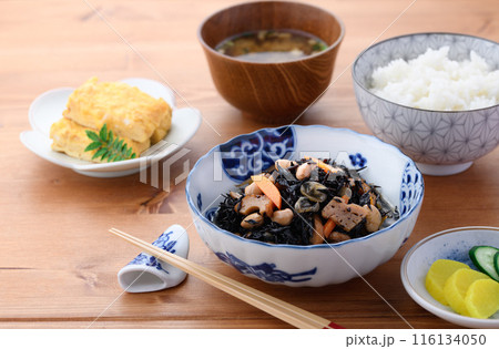 ひじきの煮物 和食の朝食イメージ 116134050