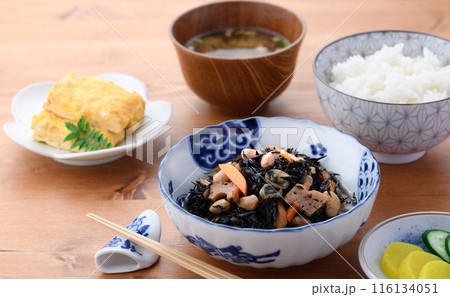 ひじきの煮物 和食の朝食イメージ ひじきの煮物 和食の朝食イメージ 116134051