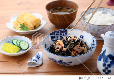 ひじきの煮物 和食の朝食イメージ 116134058