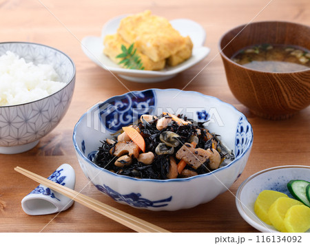 ひじきの煮物 和食の朝食イメージ ひじきの煮物 和食の朝食イメージ 116134092