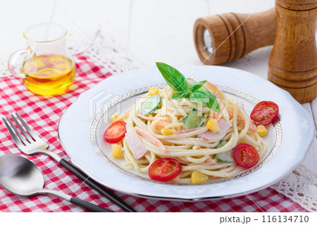 日本のパスタ料理の定番　スパゲッティサラダ 116134710