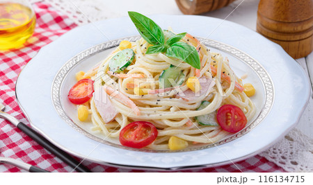 日本のパスタ料理の定番　スパゲッティサラダ 116134715