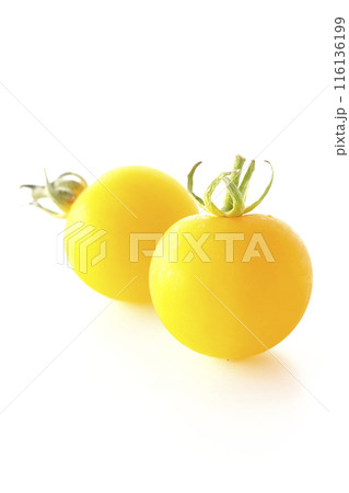 黄色いミニトマトのみを白背景で撮影 黄色いミニトマトのみを白背景で撮影 116136199