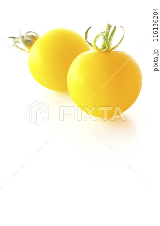 黄色いミニトマトのみを白背景で撮影 黄色いミニトマトのみを白背景で撮影 116136204