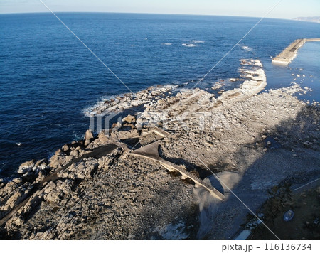 令和6年能登半島地震で隆起した輪島市 鴨ヶ浦海岸 令和6年能登半島地震で隆起した輪島市 鴨ヶ浦海岸 116136734