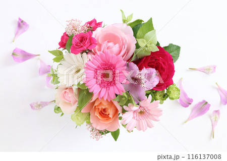 ピンクのガーベラアレンジ 116137008