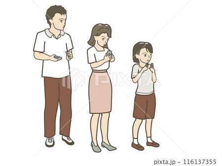 仲の良い親子が連絡をしている様子 116137355