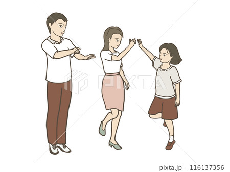 仲の良い親子が喜んでいる様子 116137356