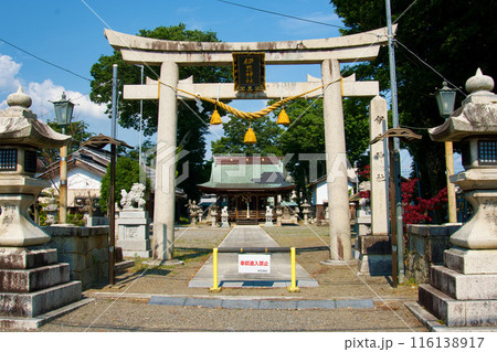 快晴の空に歴史ある神社の風景　【伊豆神社】 116138917