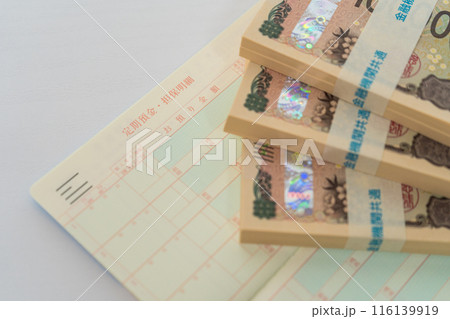 新紙幣｜定期預金イメージ｜お金のイメージ｜札束イメージ｜現金イメージ 116139919