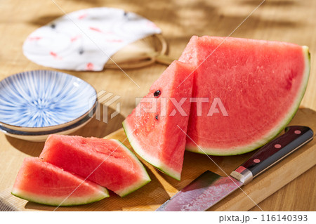 切り分けたスイカ 116140393