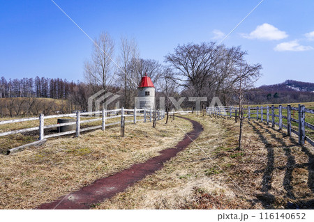 帯広市八千代公共育成牧場のサイロ（北海道帯広市） 116140652