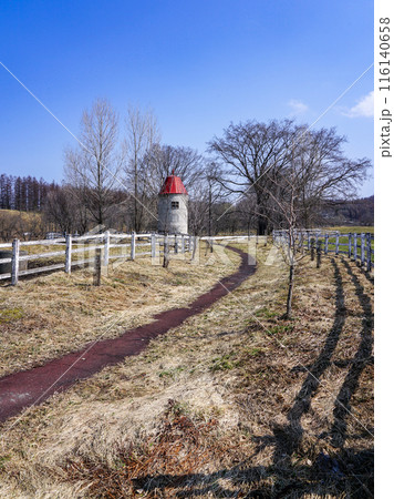 帯広市八千代公共育成牧場のサイロ(北海道帯広市) 帯広市八千代公共育成牧場のサイロ(北海道帯広市) 116140658