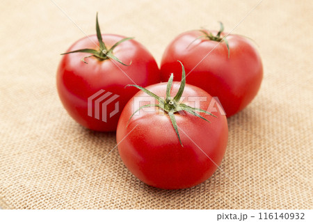 麻の布にトマト 116140932