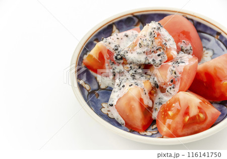 黒ごまマヨネーズのトマトサラダ 116141750