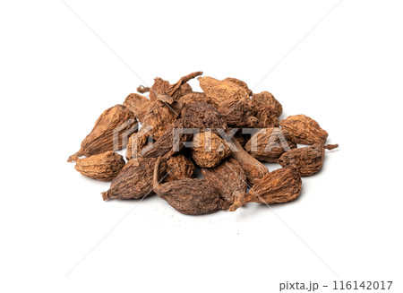 Black Cardamom Seeds Isolated, Brown Cardamon, Dry Kardamon Fruits, Cardamum Spice, Cardamomum 116142017