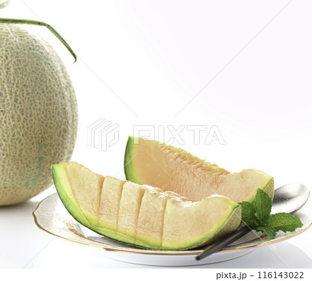 とっても甘い 夕張メロン （白背景） 116143022