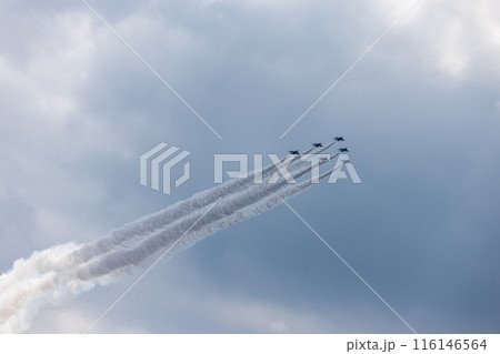 ブルーインパルスの航空ショー 116146564