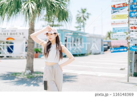 韓国ファッションの若い女の子 韓国ファッションの若い女の子 116148369