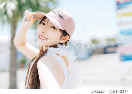 韓国ファッションの若い女の子 116148374