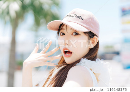 韓国ファッションの若い女の子 韓国ファッションの若い女の子 116148376