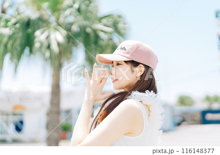 韓国ファッションの若い女の子 116148377