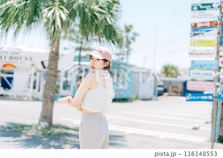 韓国ファッションの若い女の子 116148553