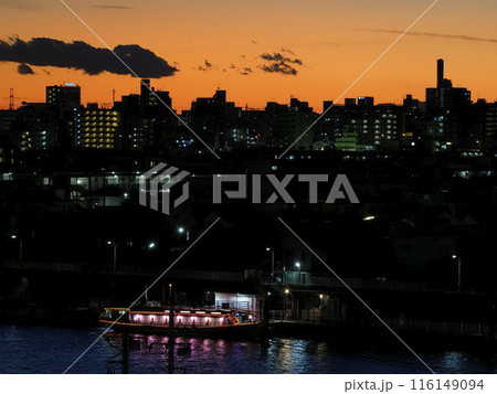屋形船のある風情・夕景 116149094