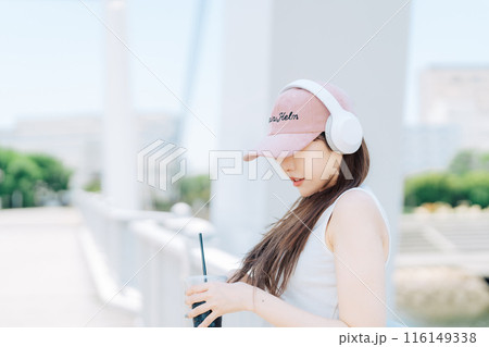 韓国ファッションの若い女の子 116149338