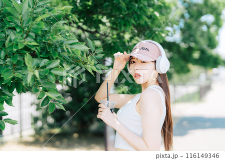 韓国ファッションの若い女の子 韓国ファッションの若い女の子 116149346