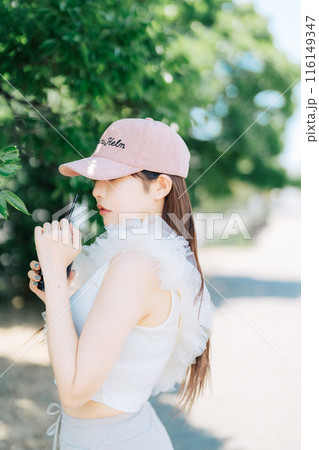 韓国ファッションの若い女の子 116149347