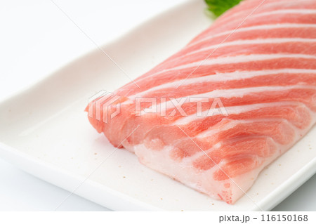 本まぐろの大トロの柵のクローズアップ 本まぐろの大トロの柵のクローズアップ 116150168