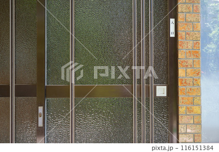 昭和の日本家屋　玄関戸 116151384