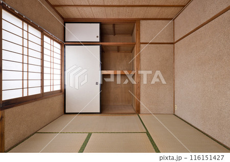 昭和の日本家屋　和室　空っぽの押し入れ 116151427
